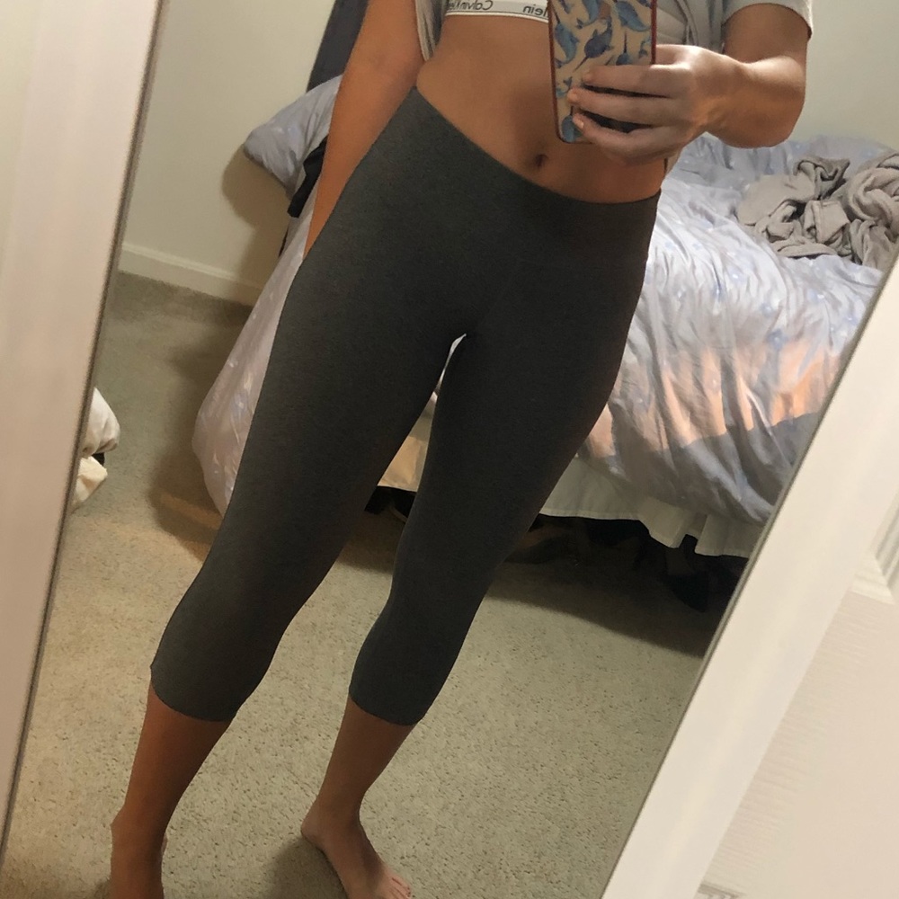 Cute grey capris! Such good quality feel like lulu